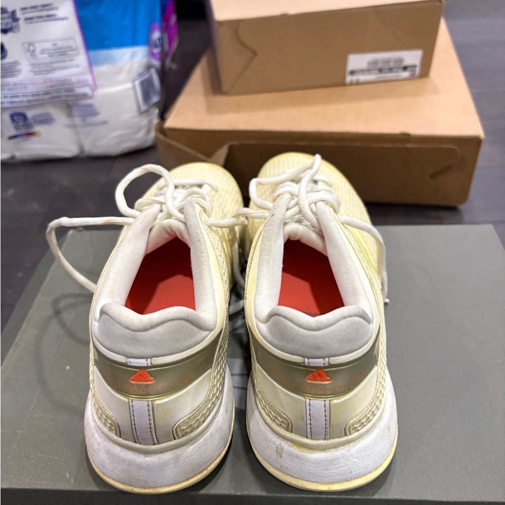 Women’s Athletic Tennis Shoes - Cream - Picture 3 of 5